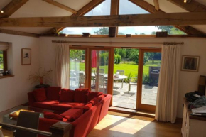 4 Kingsize Beds Ensuite - Sleeps 8-10 - Rural Contemporary Oak Framed House